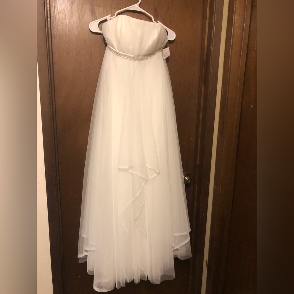 NEW with tags Wedding dress white strapless, size 4/6